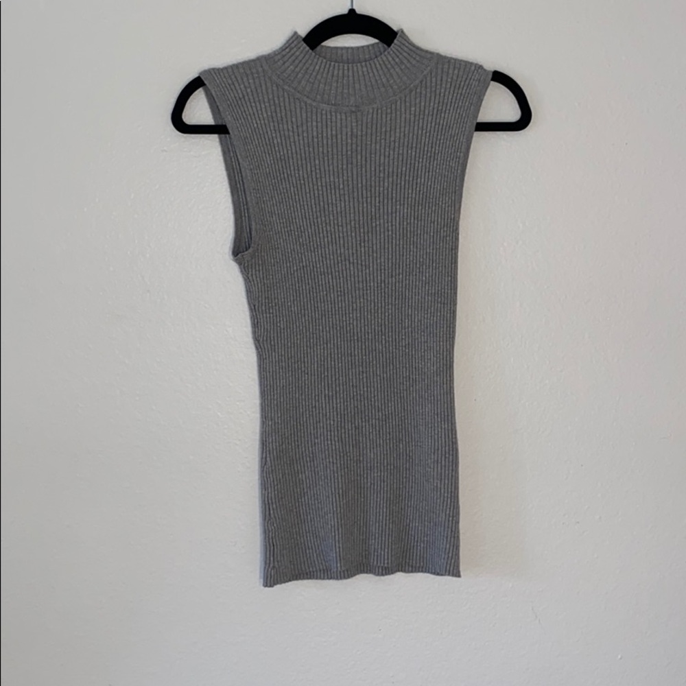 Fitted Sleeveless Shirt